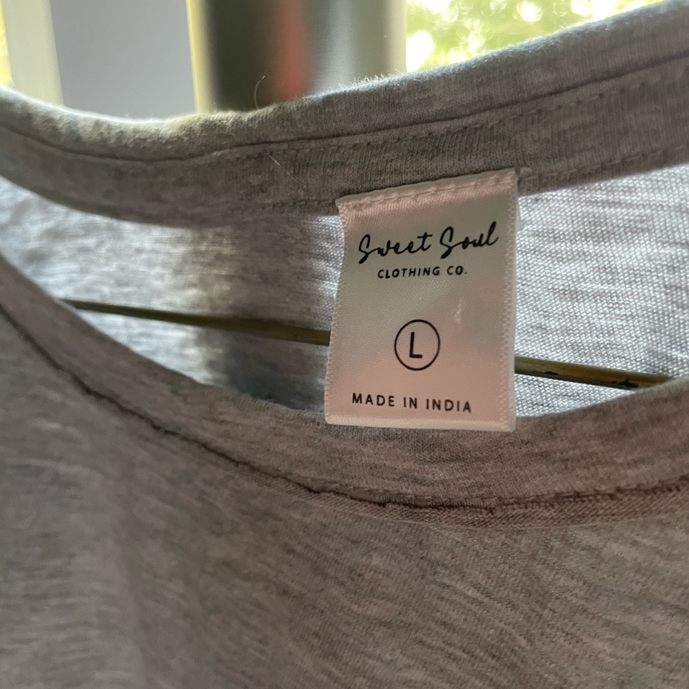 Sweet Soul Clothing Company Bee T-shirt Size L - Picture 7 of 7